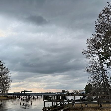 Driftwood Inn And Lodge By The Lake Zwolle Exterior photo