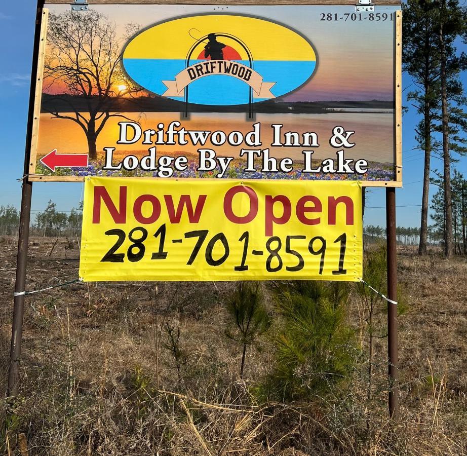 Driftwood Inn And Lodge By The Lake Zwolle Exterior photo